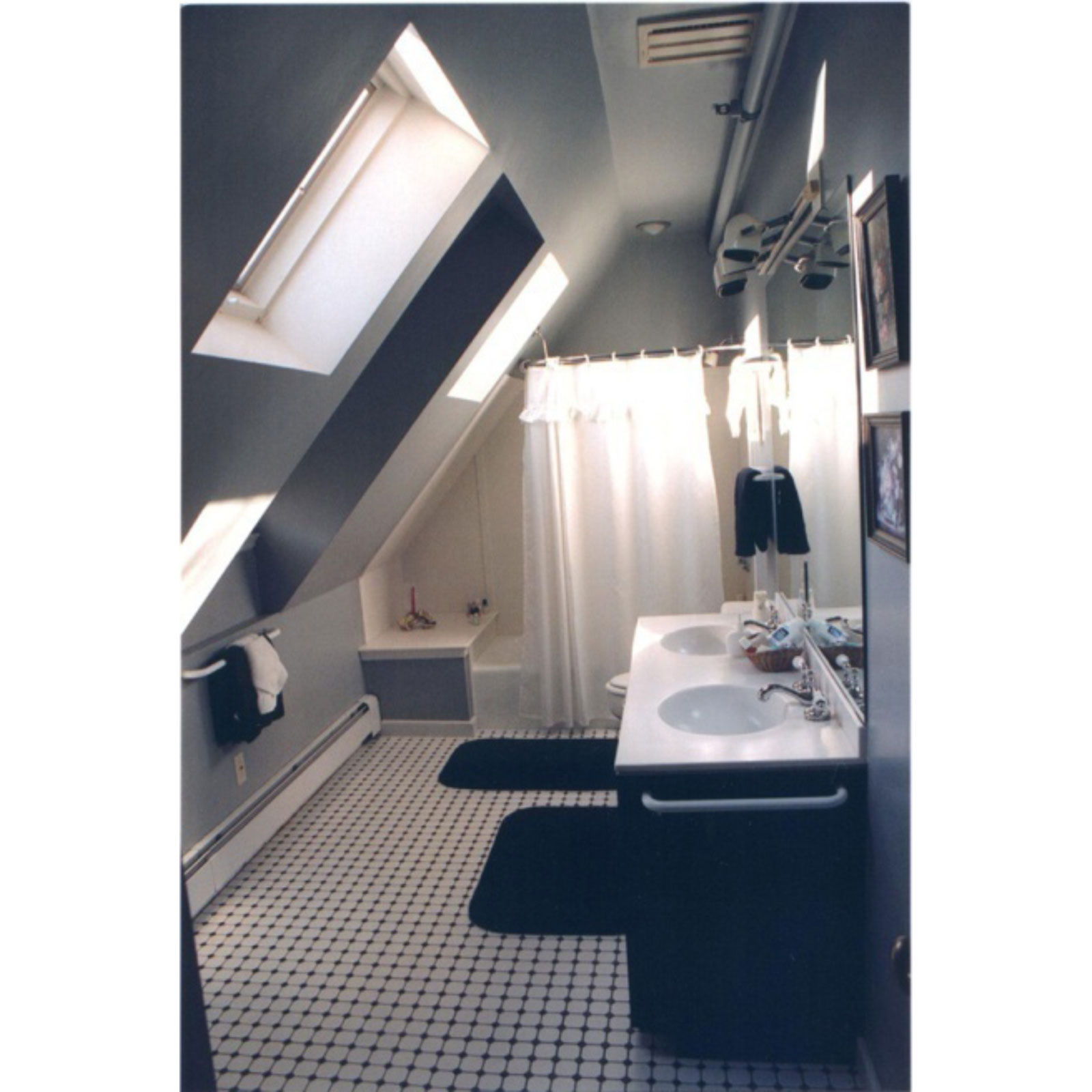 Watts Sherman Stables - Bathroom